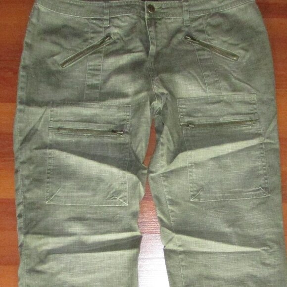 RAMPAGE Olive Cargo Capri Pants - Sz 13 - Picture 10 of 10